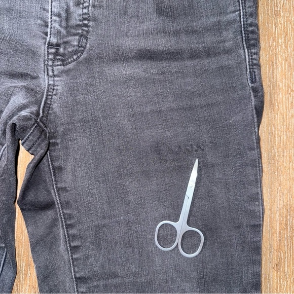 Madewell 9" High Rise Skinny Jeans in Black Raw Hem Distressed Boho - Picture 9 of 14